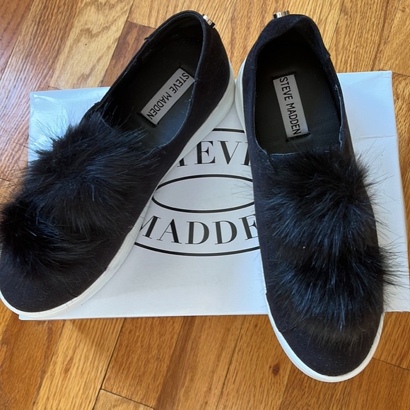 NWOT Steve Madden black platform slip on sneakers w faux fur detail - Picture 2 of 6